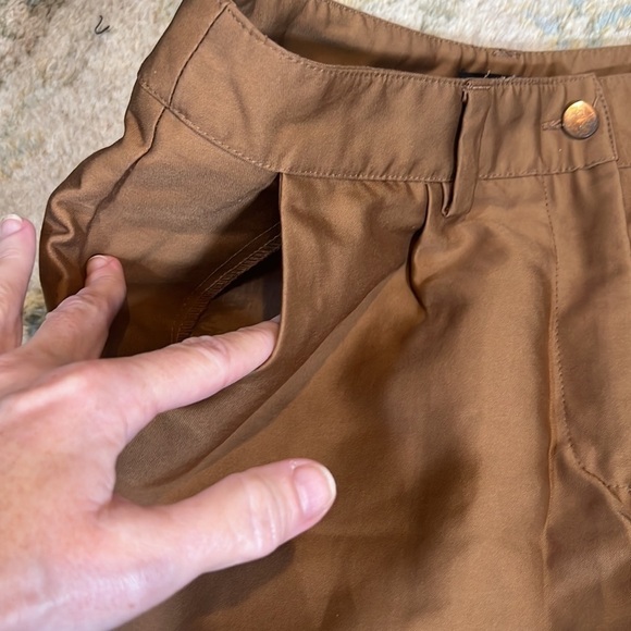 ⭐️H&M,Rich Tan Shorts,Cuffed w/Pockets, EUC, Dress Up or Down, Size 8 - Picture 7 of 11